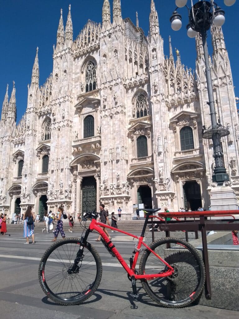 bicicleta rockrider XC500 pesta em milão