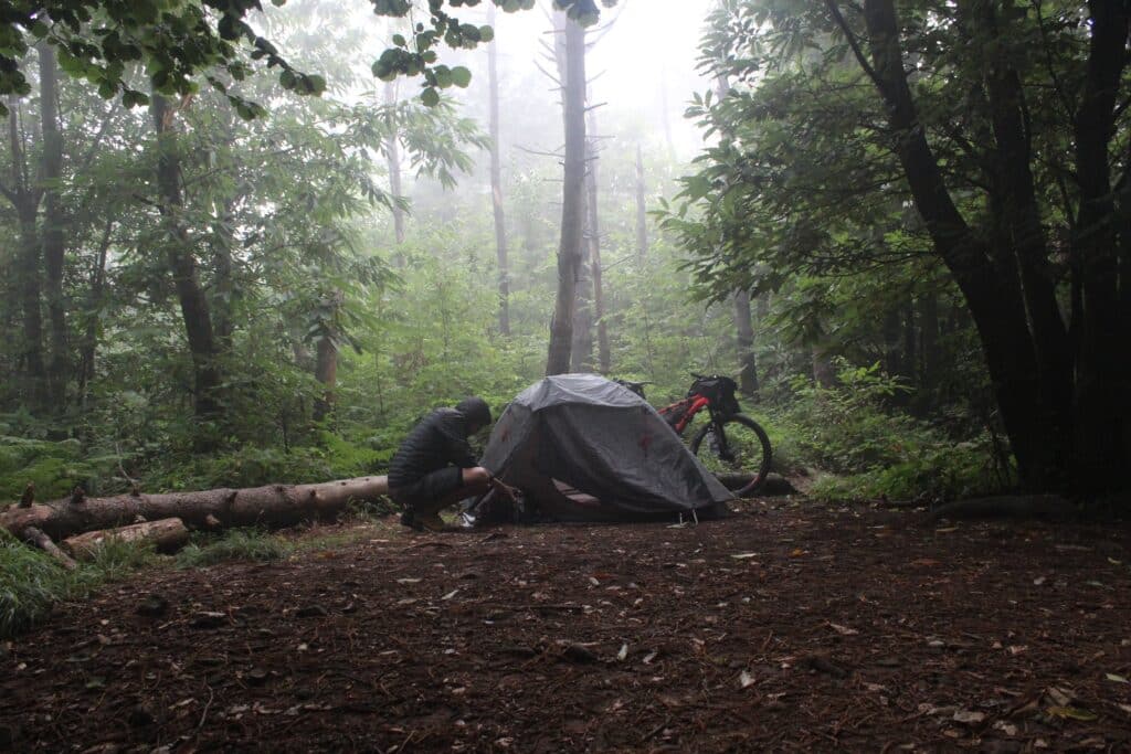 minha foto favorita montando acampamento na liguria