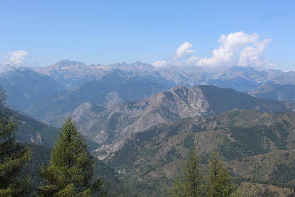 foto das montanhas dos alpi liguri